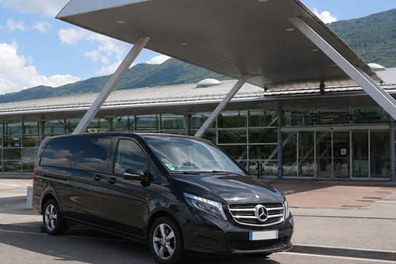 VTC aéroport de Chambéry chauffeur privé transfert aéroport Navettes VTC avec les Aéroports de Chambéry, Lyon et Genève